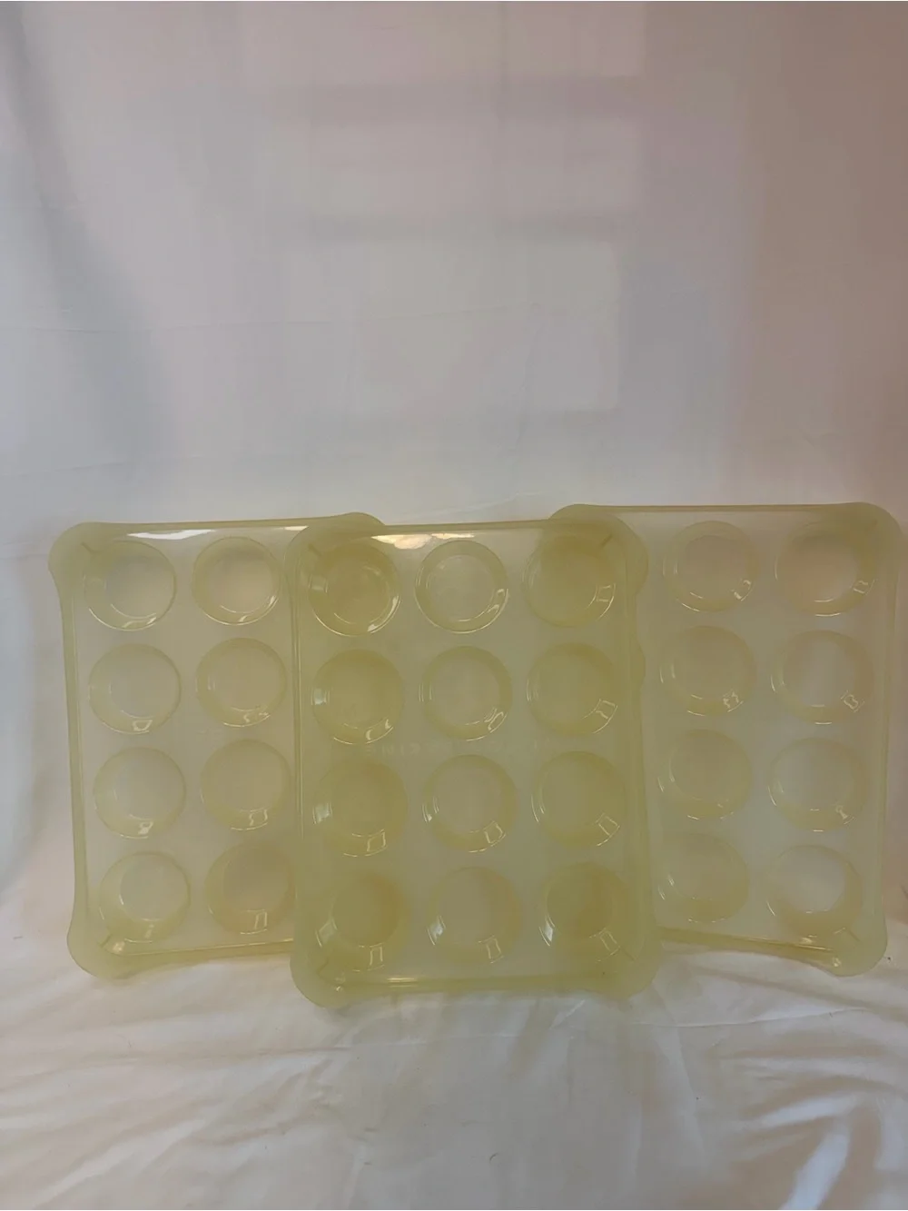 Stackable Yellow Plastic Cup Cake/Dessert Carrier with Handle